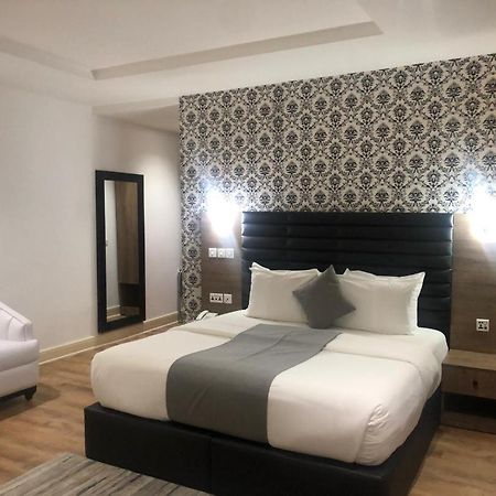 Crownsville Hotel - Airport Road Порт-Харкорт Экстерьер фото