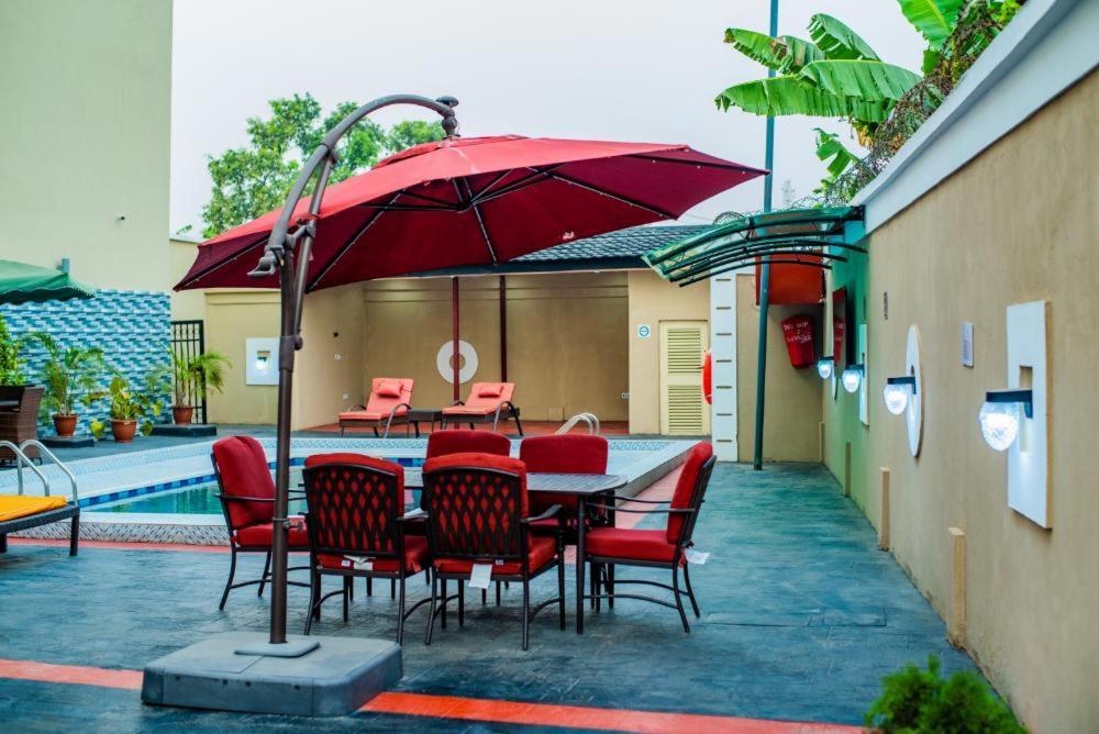Crownsville Hotel - Airport Road Порт-Харкорт Экстерьер фото