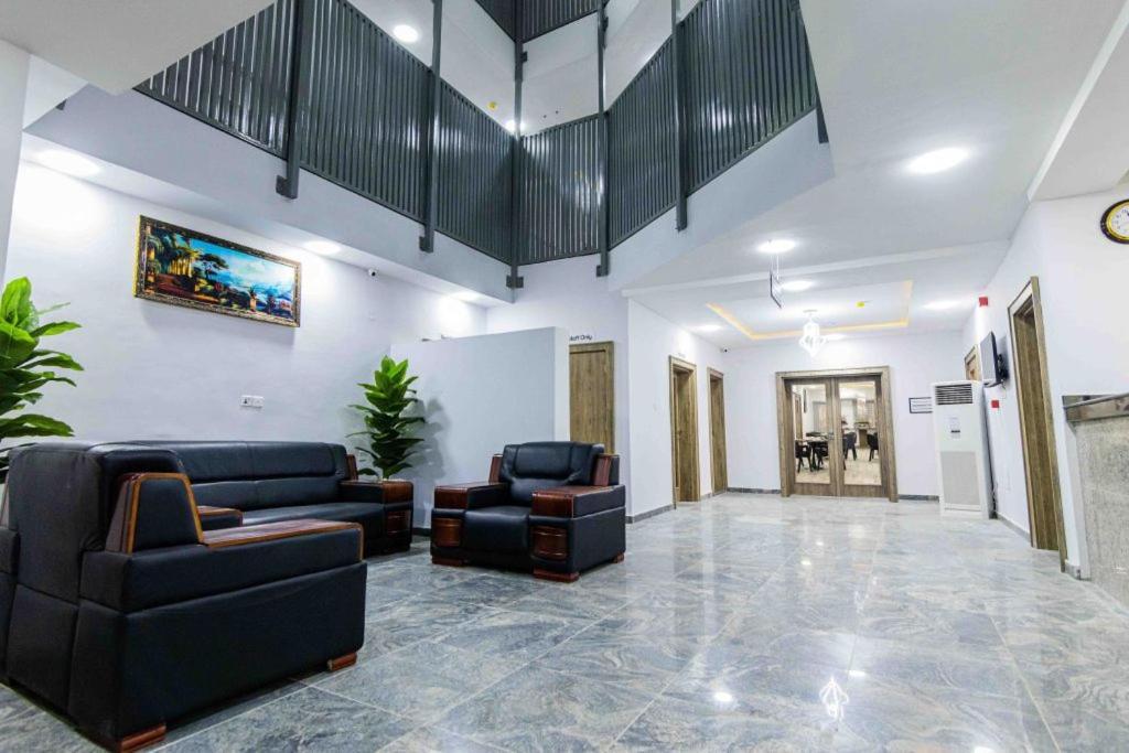 Crownsville Hotel - Airport Road Порт-Харкорт Экстерьер фото