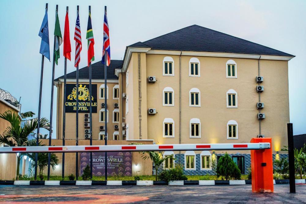 Crownsville Hotel - Airport Road Порт-Харкорт Экстерьер фото